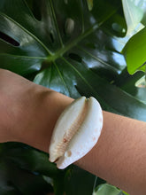 Load image into Gallery viewer, Cowrie shell bracelet
